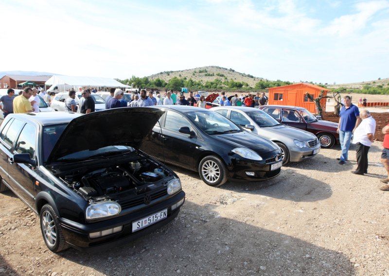 Kupujete rabljeni? ADAC upozorava: Kilometraža bi mogla biti lažna na čak svakom trećem automobilu