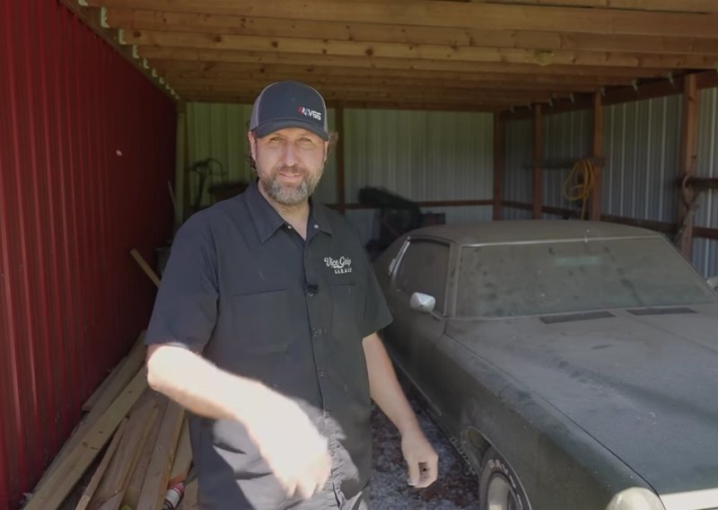 Automobil je gotovo 30 godina stajao u štali: Kad ga je mehaničar pokrenuo, uslijedilo je nešto nevjerojatno