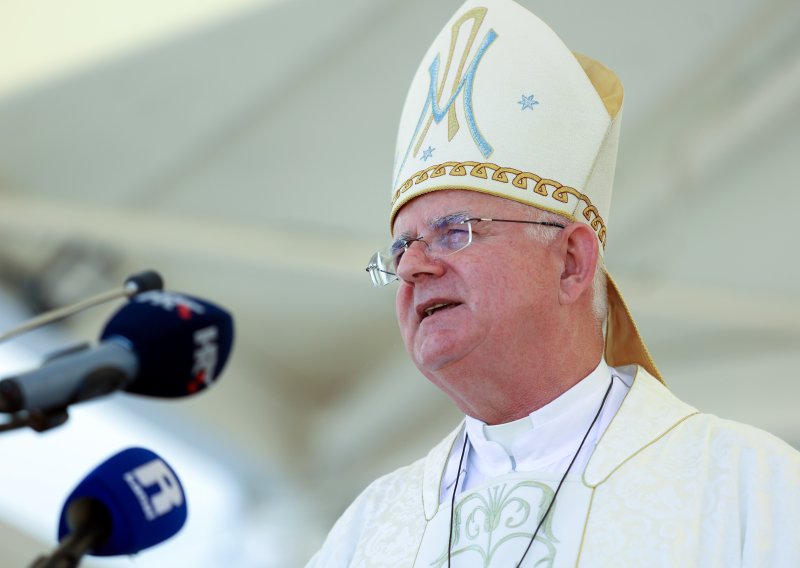 Snažna poruka Uzinića: Ljubav prema domovini ne pokazuje se zastavama, već brigom o otpadu