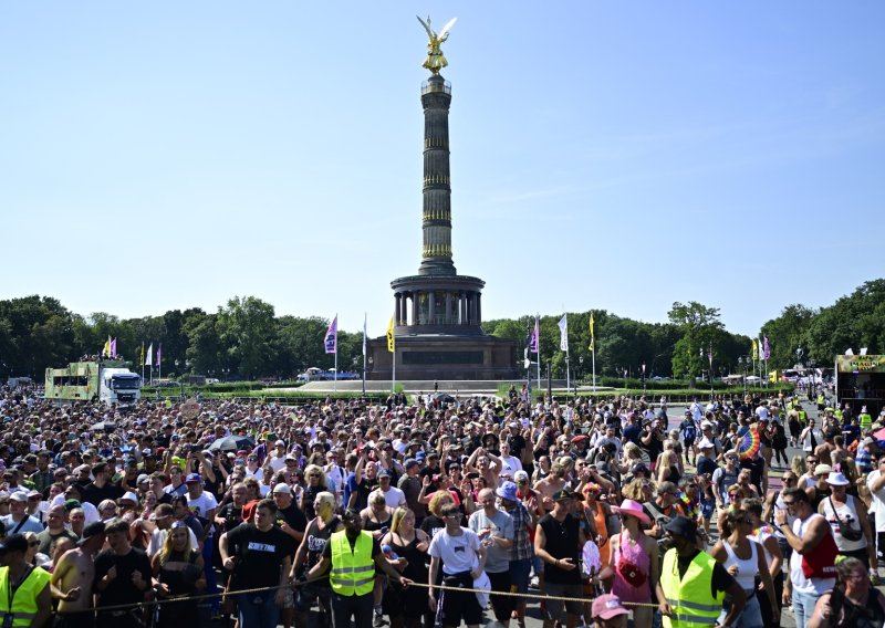 Na tisuće ljudi opkolile centar Berlina zbog techno parade: Ovaj put počela je drugačije