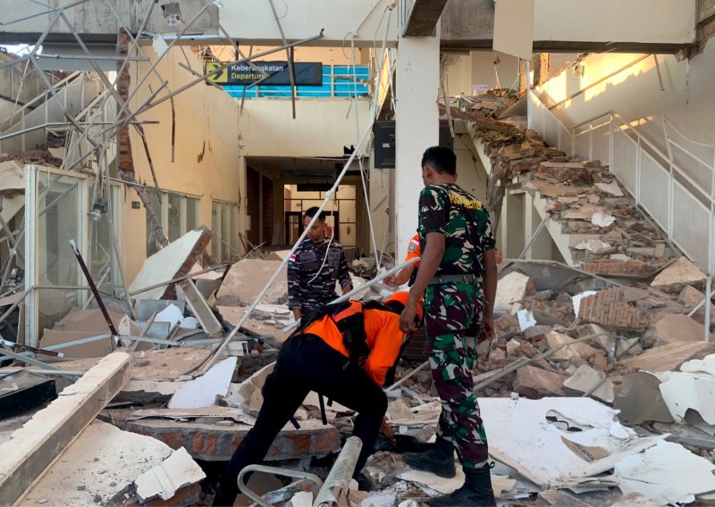 Katastrofa u Indoneziji: Potres magnitude 7,7 odnio najmanje 47 života