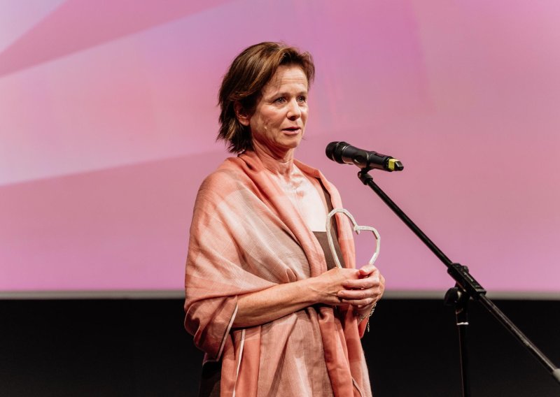 Sarajevo im je priredilo večer za pamćenje: Emily Watson i Diego Luna ponijeli Počasna Srca