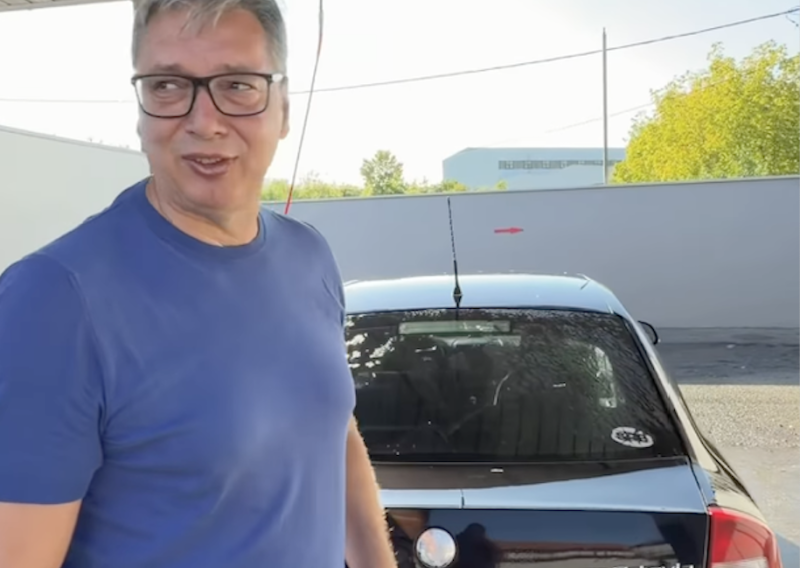 VIDEO Vučić glumi običnog čovjeka: 'Svađao sam se s crijevom i žetonima'