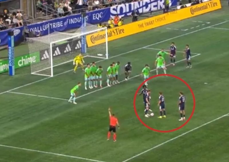 Pogledajte gol legende kakav se više ne viđa: Golman je samo stajao...