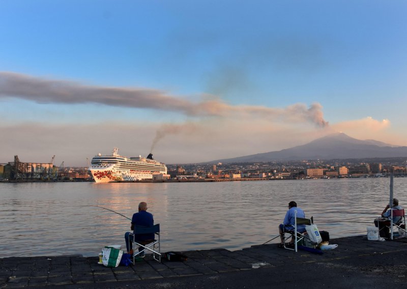 Etna opet poremetila zračni promet: Ograničen broj dolazaka