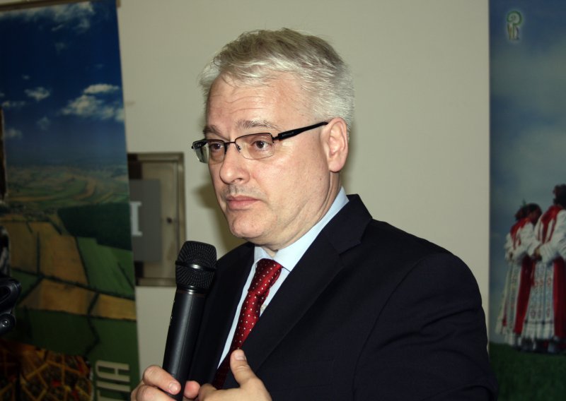 Josipovic receives Premio Galileo 2000 prize for peace