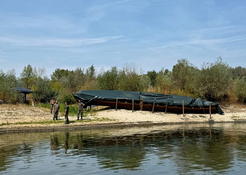 Na Dravi kod Osijeka: Hrvatska vojska spašava šest tona težak rimski brod
