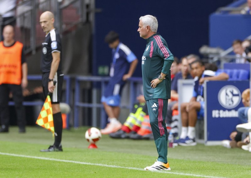 Mourinho ušao na teren, a Džeku to razljutilo. Pogledajte što je napravio Portugalcu