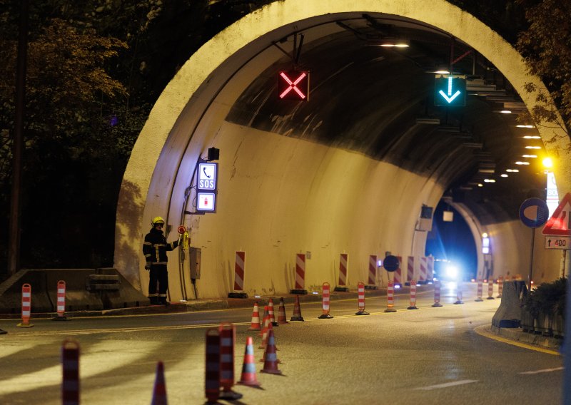 Zbog prometne nesreće u tunelu A2 otvorena samo jedna traka: Nesreća i na A1
