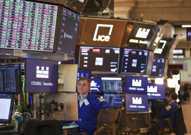 Pale cijene dionica na Wall Streetu, vlada oprez ulagača