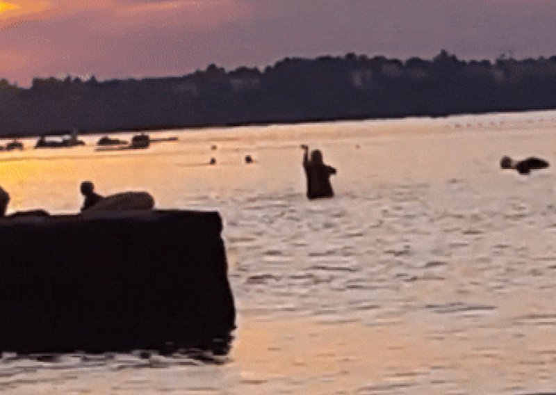 VIDEO Malo razgibavanja u plićaku kod Nina pretvorilo ga u internetski hit