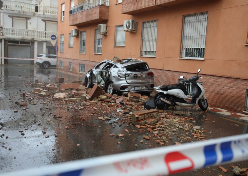 FOTO Španjolska Granada opet se trese: Ozlijeđene tri osobe, ograničen ulazak u Alhambru