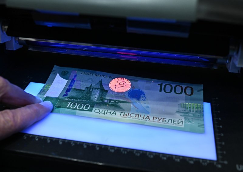Panika u Rusiji: Građani podižu rekordne količine milijardi iz banaka
