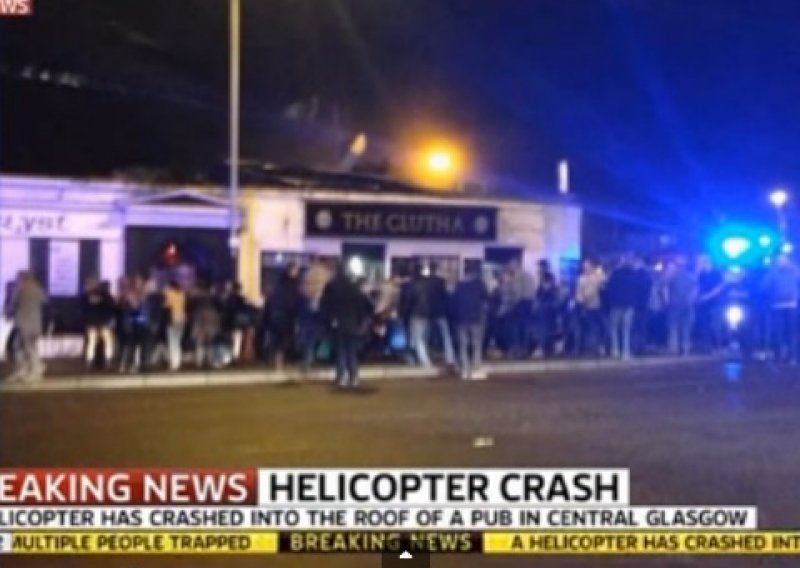 Osmero poginulo u padu helikoptera na pub u Glasgowu
