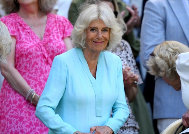 Kraljica Camilla navodno traži čvršći stav kralja prema Harryju i Meghan: 'Potrebne su jasne granice'