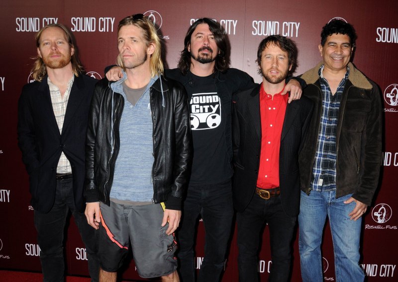 Internetom platili i organizirali koncert Foo Fightersa