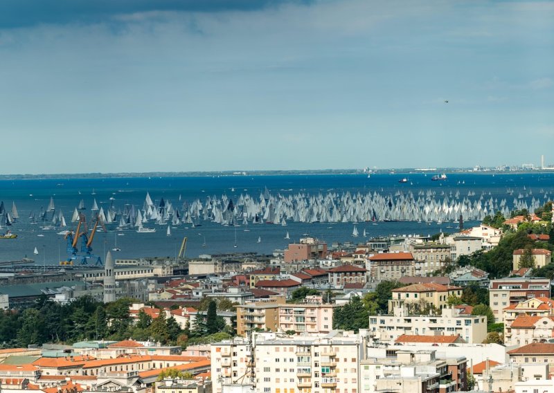 Rekordna posjećenost plaže na kojoj je zid između muškog i ženskog dijela