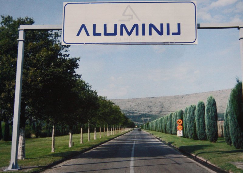 Tragedija u mostarskom Aluminiju: Radnik propao kroz krov i poginuo