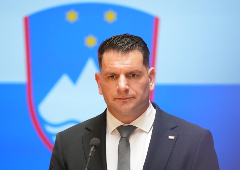 Skupio gotovo 65.000 potpisa za smjenu šefa slovenskog parlamenta: Potpisali i 'Donald Trump' i 'Miki Maus'