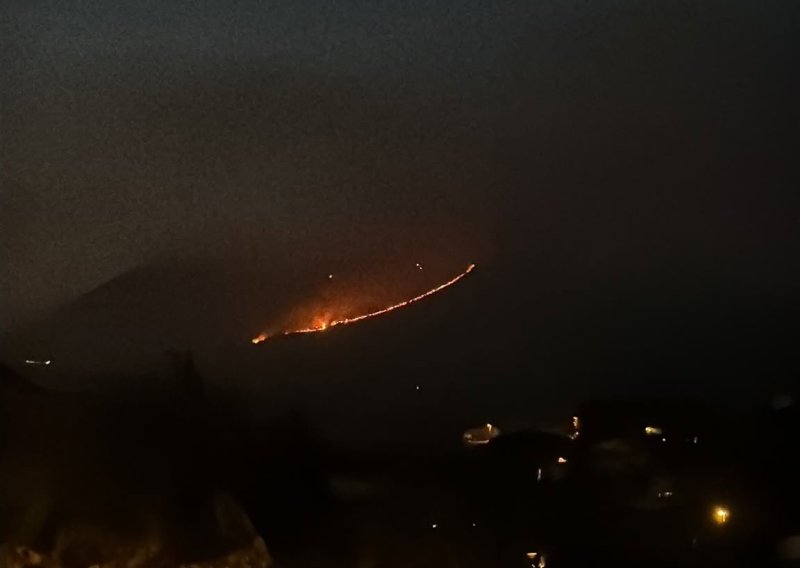 Požar na Ivanici i dalje aktivan: Vatra se proširila prema Rijeci dubrovačkoj