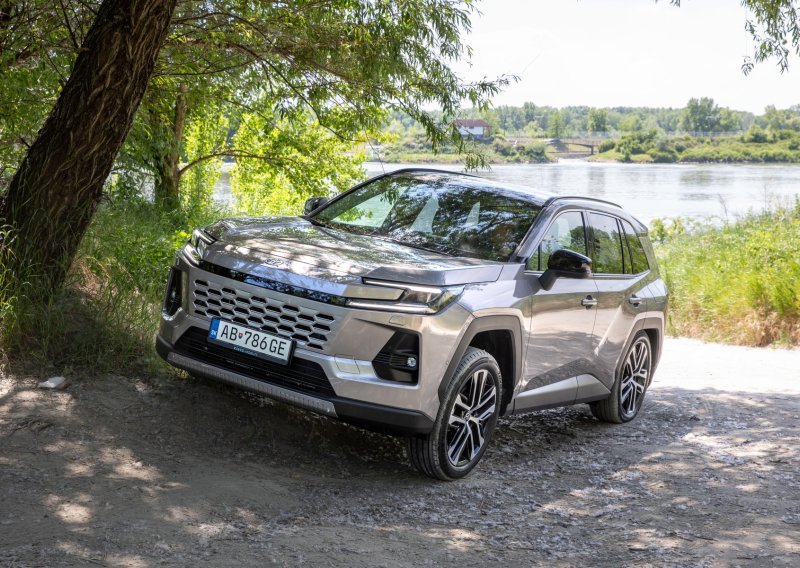 Stručnjak pokazao SUV star više od 20 godina pa poručio: 'Doslovno bacate novac kupujući novi automobil'