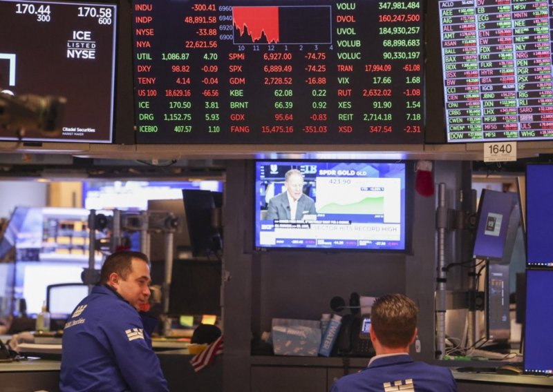 Pale cijene dionica na Wall Streetu, dolar također na tjednim gubicima