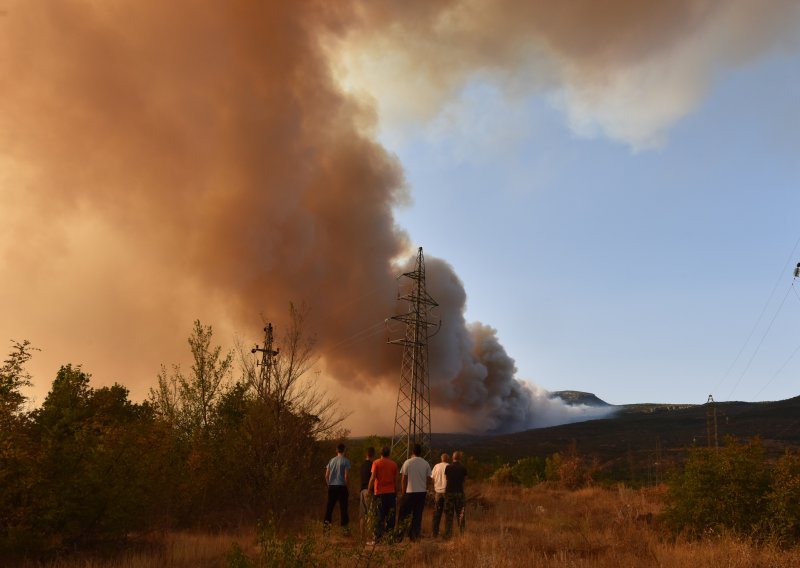 Kanadski turisti izazvali požar u Dalmaciji! Jedna osoba uhićena, za ostalima traga policija