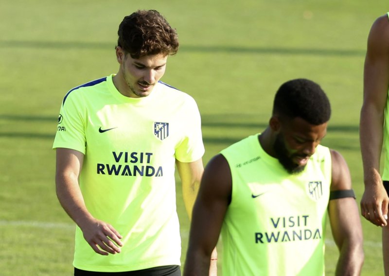 Atletico prihvatio Arsenalovu ponudu za Alvareza, on odbio transfer, navijači ga tjeraju
