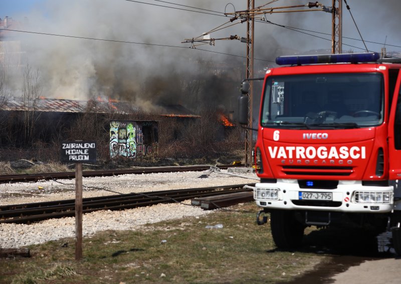 Stariji muškarac pokušao ugasiti požar u BiH, pa preminuo