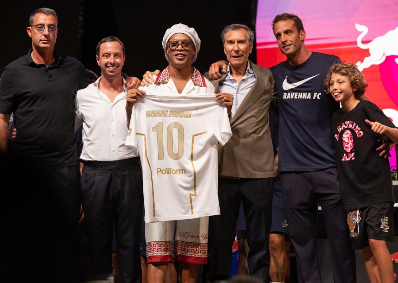 Ronaldinho se s 46 godina vraća nogometu: Potpisao za talijanski klub