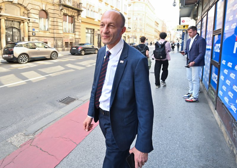 Ernest Petry dao ostavku: Ostaje na raspolaganju stranci