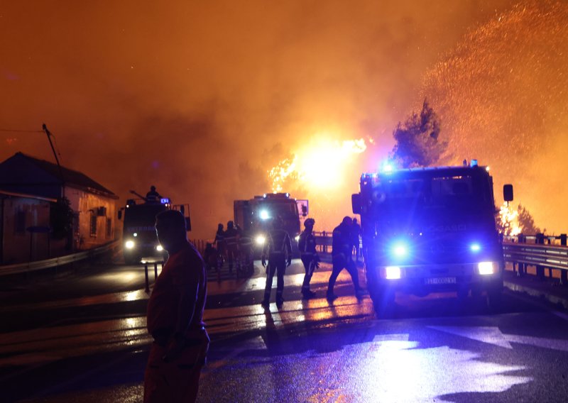 Objavljena snimka užasa: ‘Hitna ne može do žene koja je u autu s djetetom! Imaju opekline'