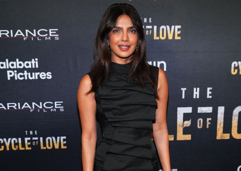 Bez dekoltea i proreza, a opet je privukla sve poglede: Priyanka Chopra zablistala u New Yorku