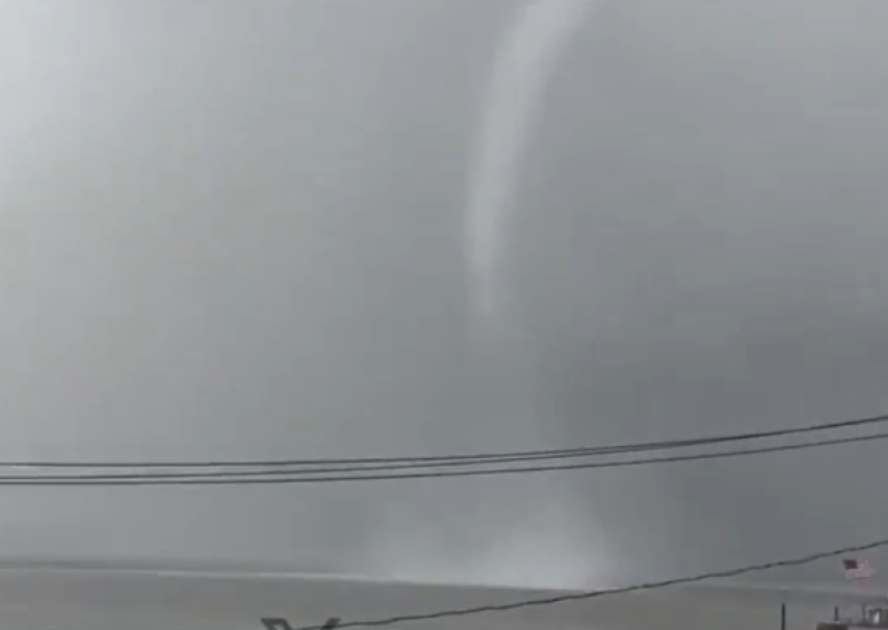Tornado poharao New York: 'Nikad nisam vidio takvo razaranje, sve se okrenulo naglavačke'