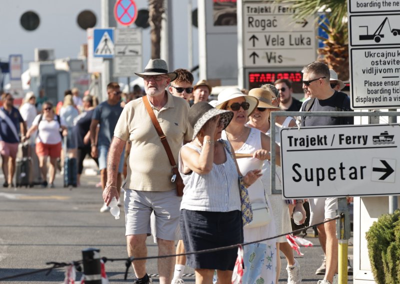 Velika smjena turista u Splitu: Kroz zračnu i trajektnu luku više od 120.000 putnika