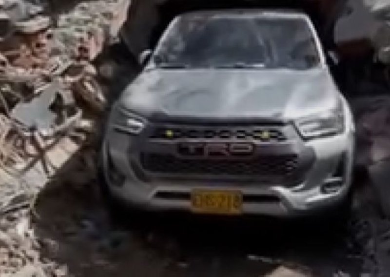 Toyota Hilux preživjela potres magnitude 7,4: Iz ruševina je izašla gotovo bez ogrebotine
