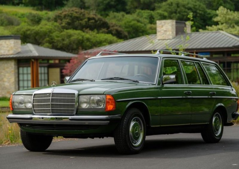 Nestao je pod zemljom nakon potresa i tamo ostao gotovo 40 godina. Danas ovaj Mercedes vrijedi 252.000 dolara
