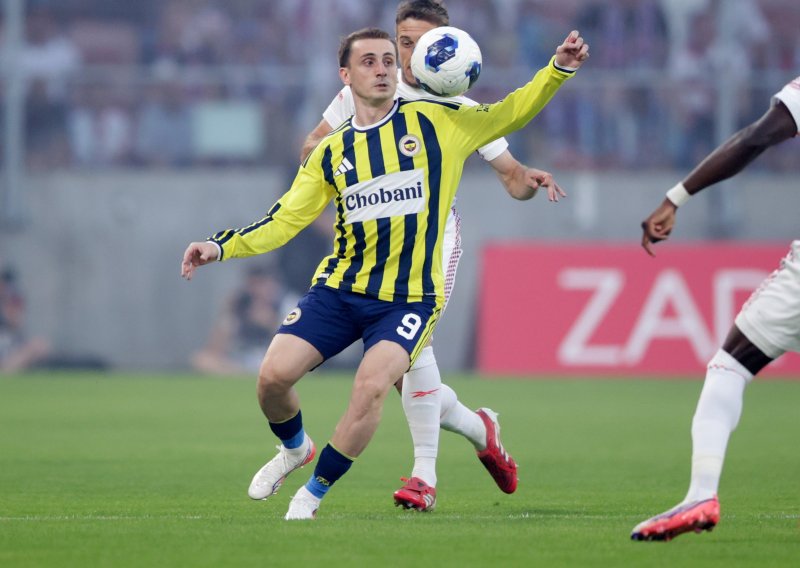 Zvijezda Fenerbahçea ostala ležati nakon udarca u glavu: Klub se hitno oglasio