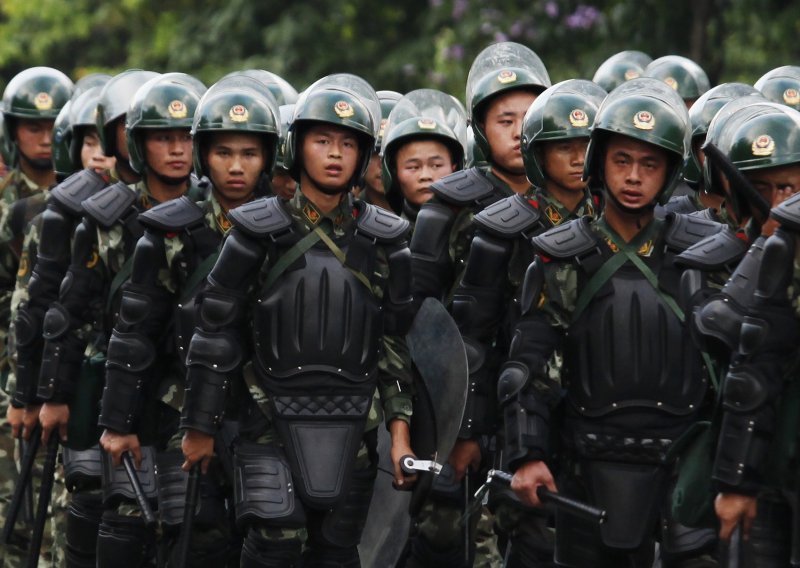 Policija suzavcem rastjerala prosvjede u južnoj Kini