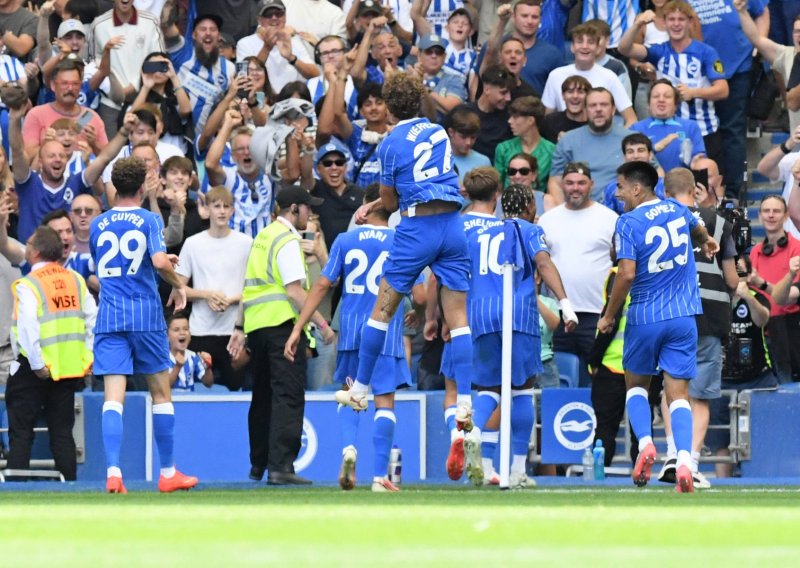 Sjajni Brighton i Vušković pregazili Aston Villu na otvaranju prvenstva