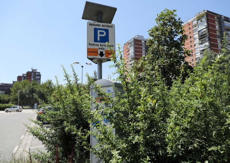 Nije čak ni parkirala: 23 minute čekala slobodno mjesto, a onda joj je stigao račun od 47 eura