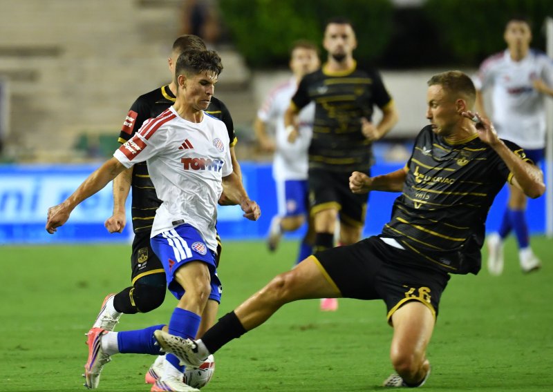 Osijek s igračem manje! Brruti zabio za vodstvo Hajduka, Mustafić isključen. Pogledajte gol i prekršaj