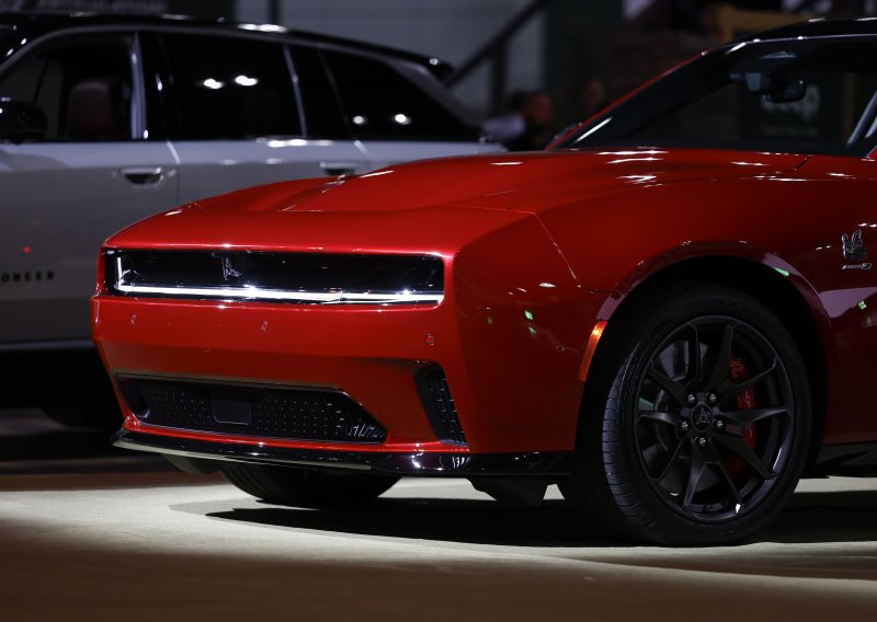 Kupio rabljeni Dodge Hellcat, a 20 minuta kasnije policajci su ga izvukli iz auta s rukama u zraku