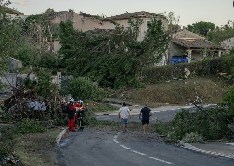 VIDEO Tornado poharao francusko selo: Na trudnicu se urušila kuća, deseci ozlijeđenih