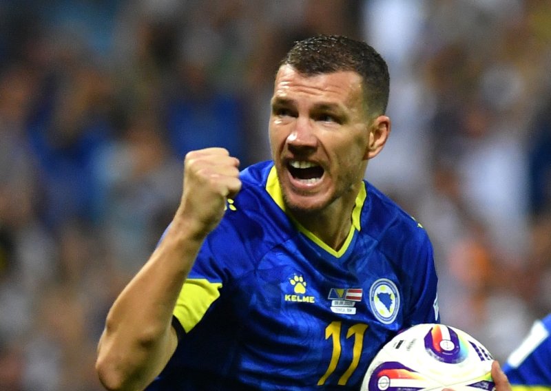 Neuništivi Edin Džeko spasio Schalke blamaže! Ušao s klupe pa zabio dva gola i asistirao