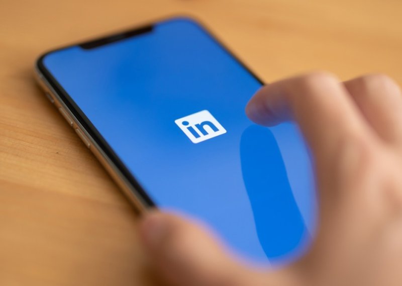 LinkedIn je uveo dugme za označavanje AI smeća. Postalo je hit