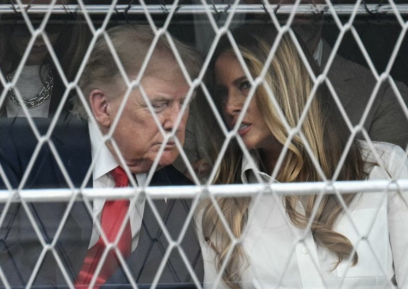 Novi video rasplamsao tračeve o Trumpovima: Melania ustala i otišla, a čitačica s usana tvrdi da je tema bila Natalie Harp