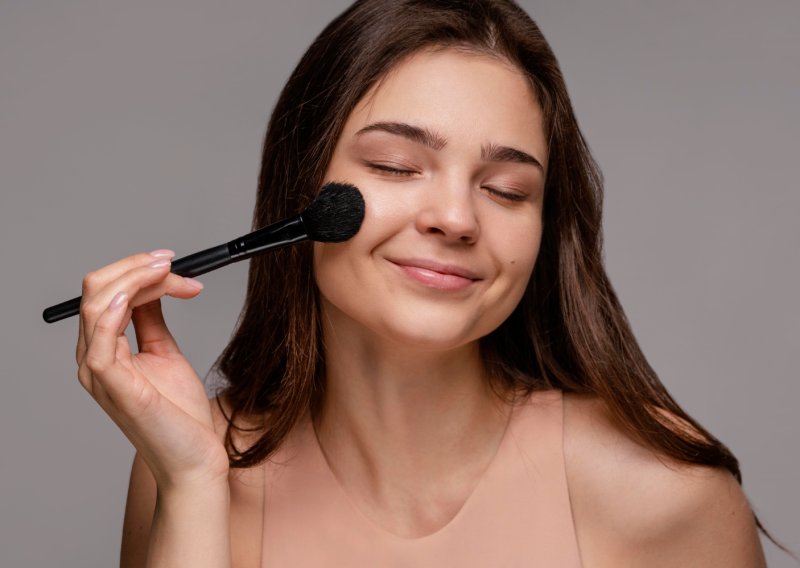Kako odabrati puder nakon 40.: Jednu vrstu formule bolje je izbjegavati