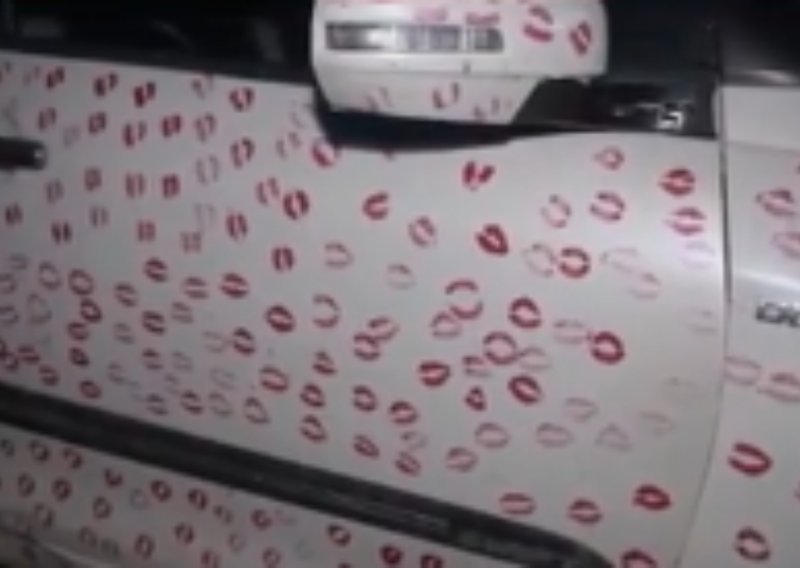 Prekrila mu je auto s 3400 poljubaca i video je skupio 5,5 milijuna pregleda: Među gledateljima je bila i policija