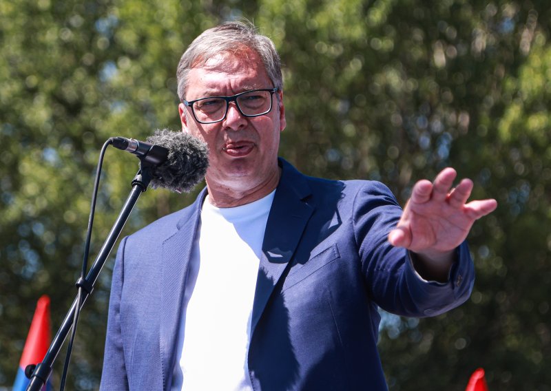 Vučić odgovorio Jandrokoviću: 'Najbolje bi bilo da prate mene, nešto će naučiti'